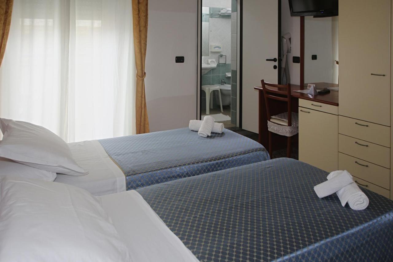 Hotel Dear Rimini Esterno foto