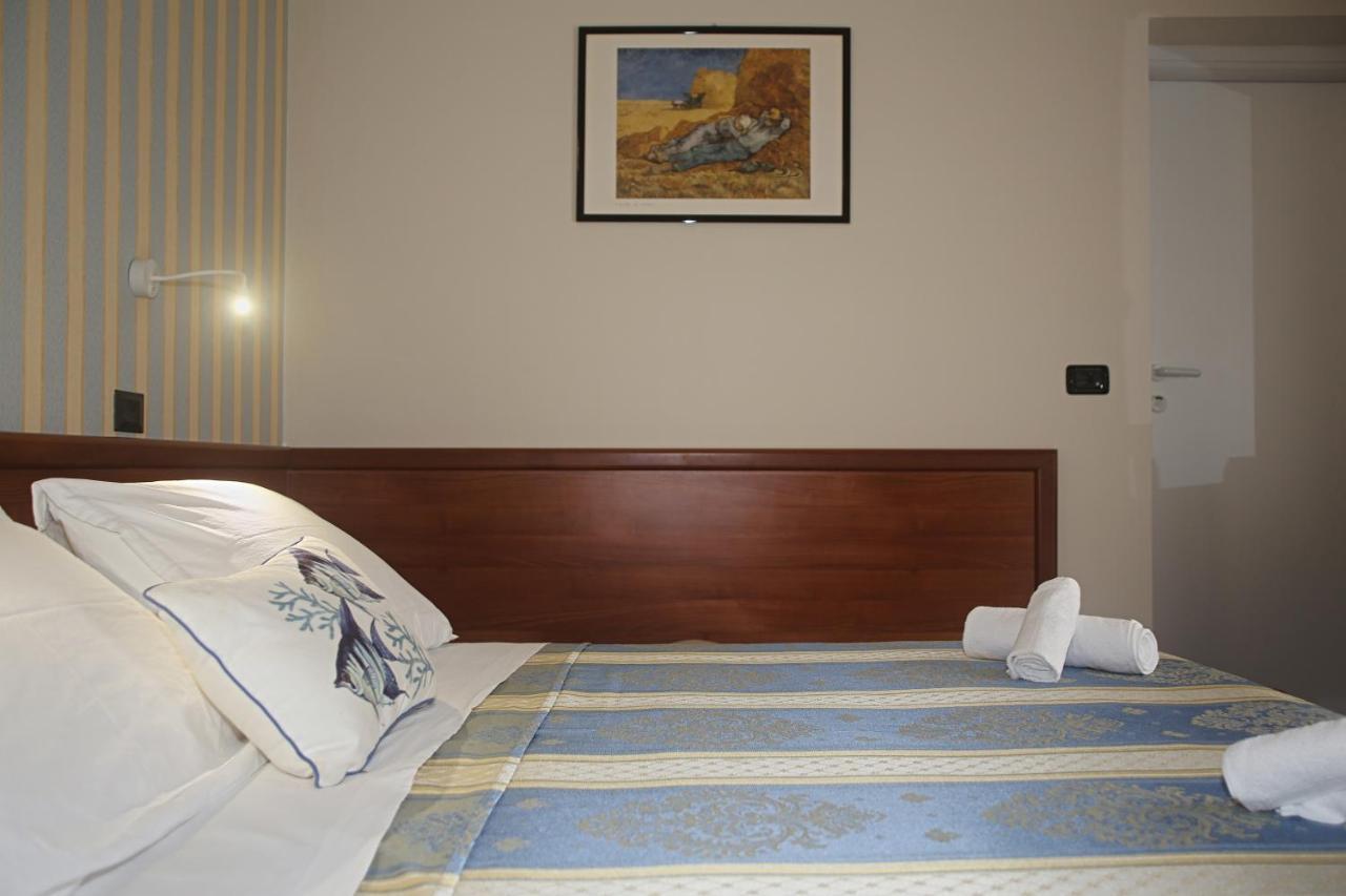 Hotel Dear Rimini Esterno foto