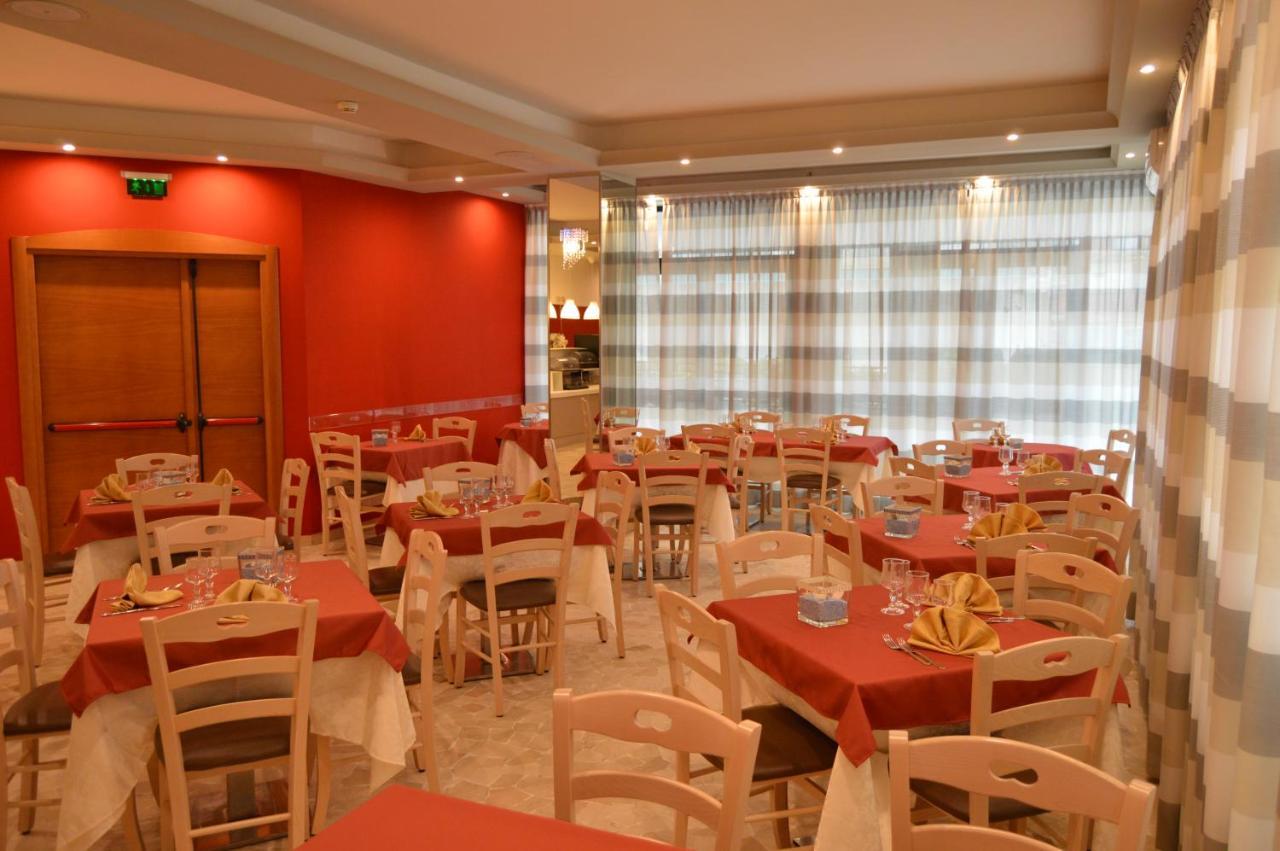 Hotel Dear Rimini Esterno foto