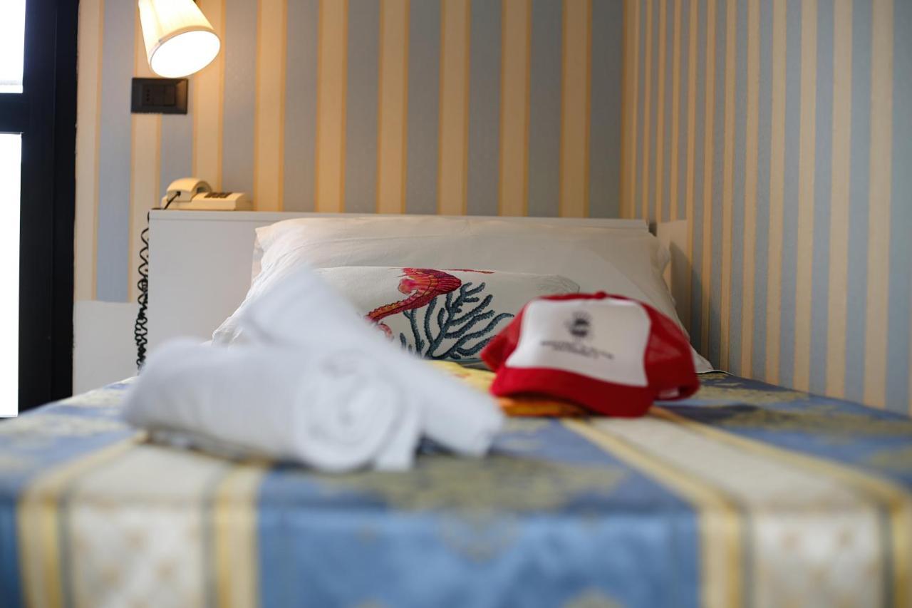 Hotel Dear Rimini Esterno foto