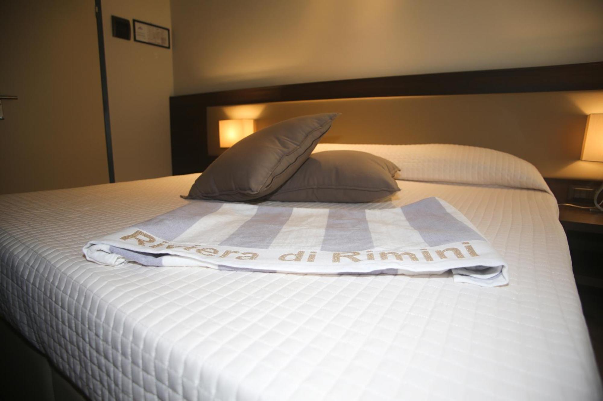 Hotel Dear Rimini Esterno foto