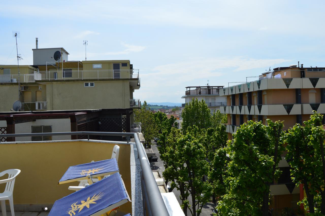 Hotel Dear Rimini Esterno foto