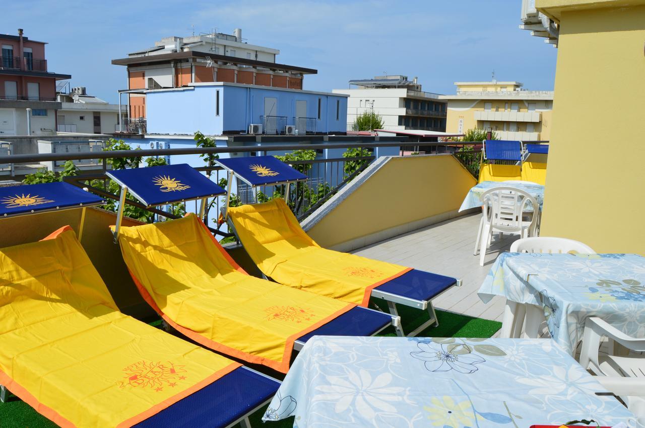 Hotel Dear Rimini Esterno foto