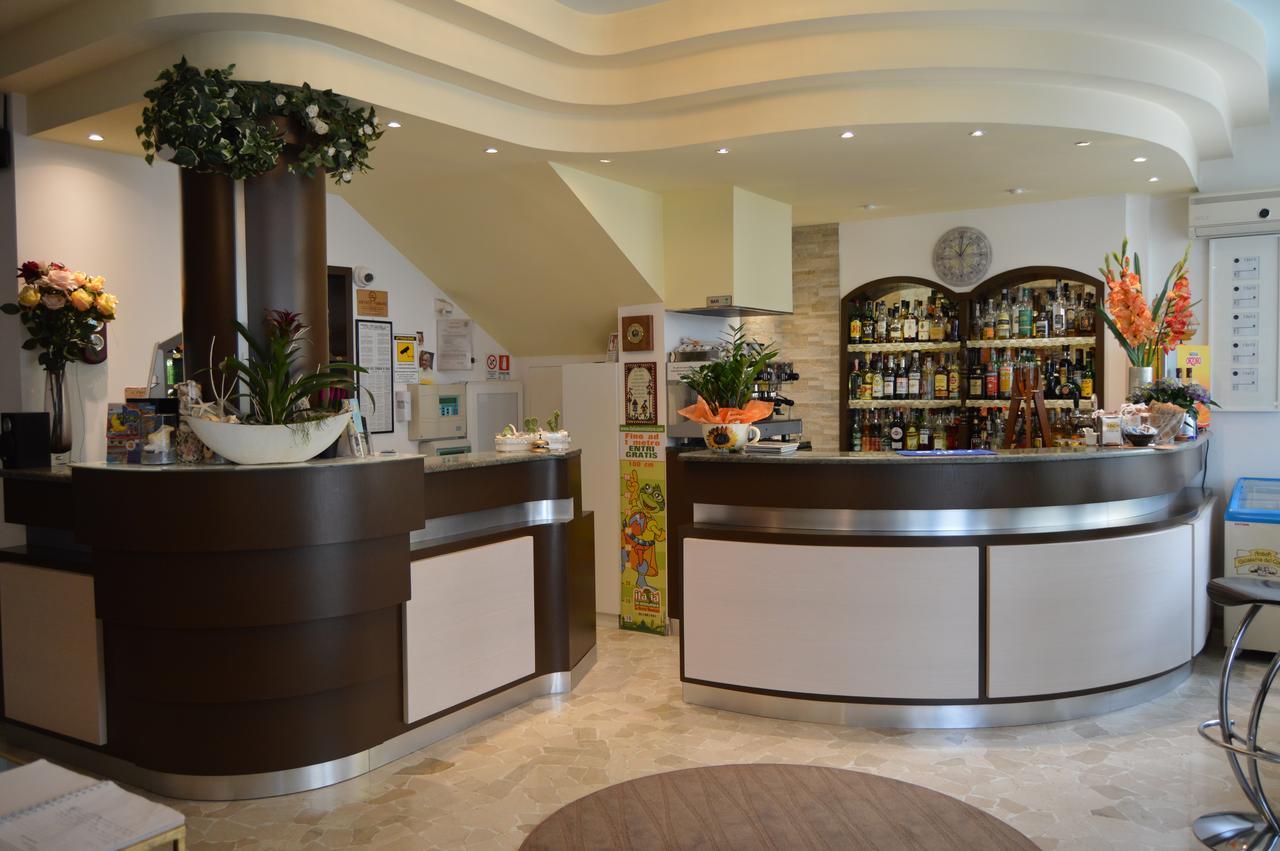 Hotel Dear Rimini Esterno foto