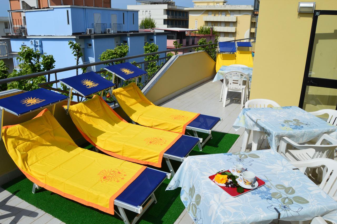 Hotel Dear Rimini Esterno foto