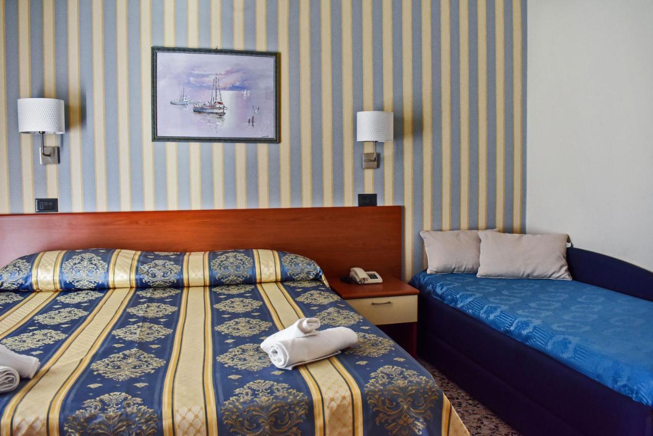 Hotel Dear Rimini Esterno foto