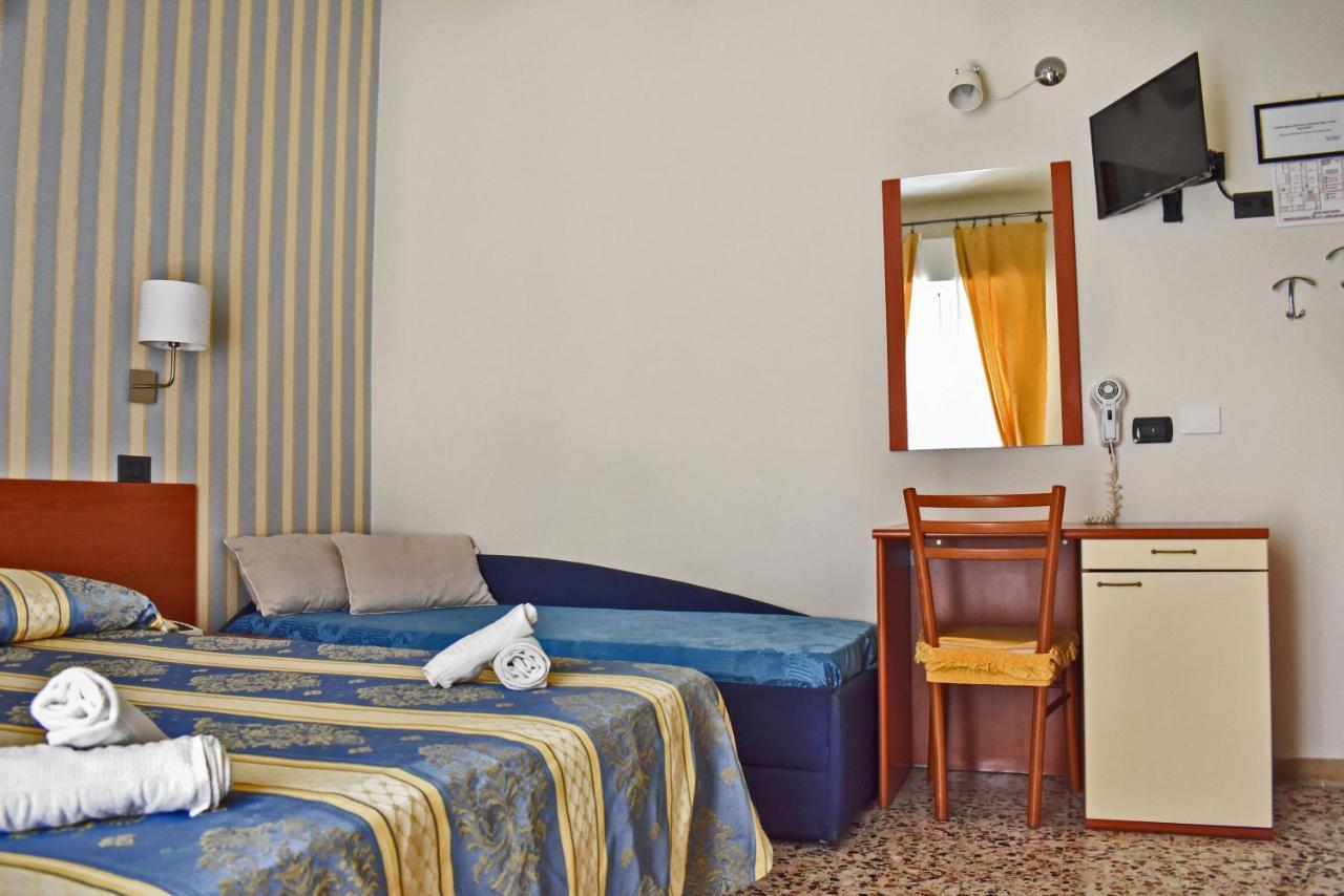 Hotel Dear Rimini Esterno foto