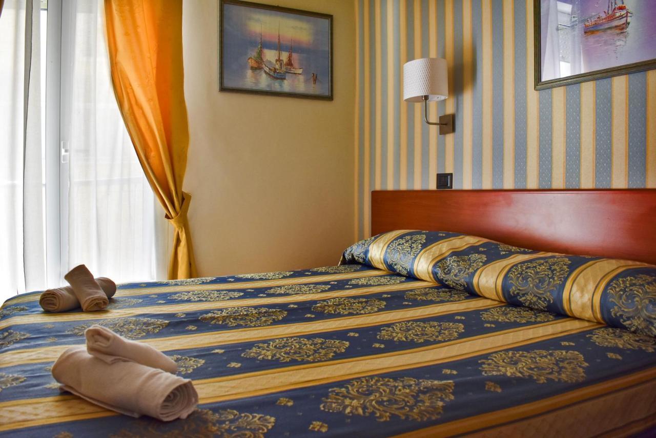 Hotel Dear Rimini Esterno foto